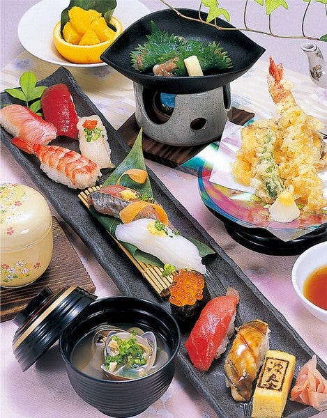 鳳凰の旅【西船橋・船橋競馬場駅発】佐久間ダム湖「頼朝桜」と波奈総本店「すしにぎわい御膳」<コースNo.25-1135>(京成トラベル)2